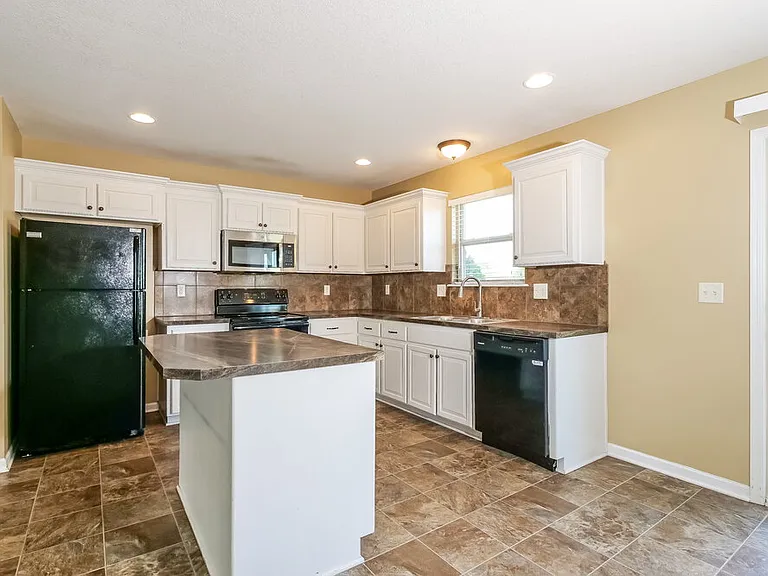 704 Fall Creek Cir — Photo 8