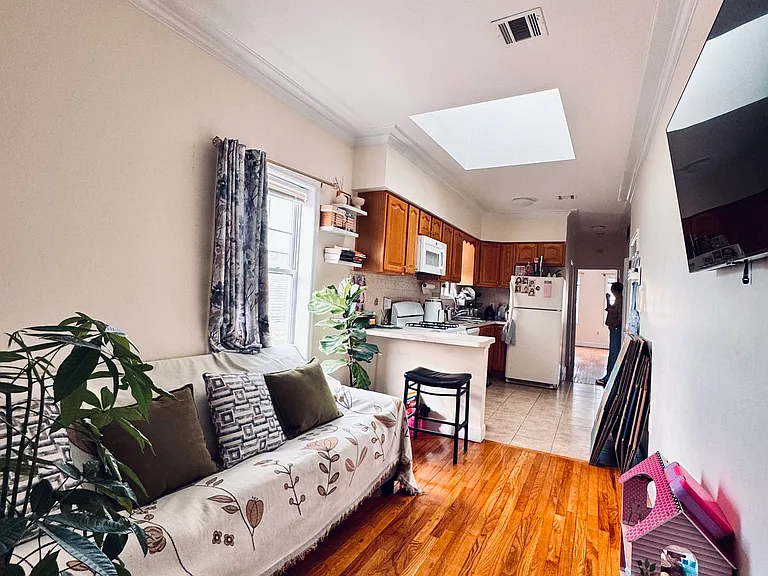 226 Linden Ave #3L — Photo 1