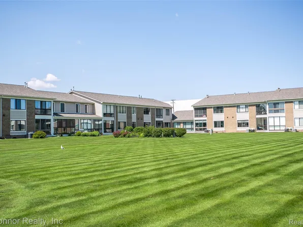 1660 River Rd APT 53, Marysville, MI 48040