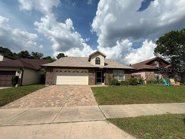 3207 Oakstand Ln — Photo 2