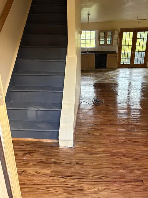3 bed, 1080 sqft, $1,800 — Photo 3