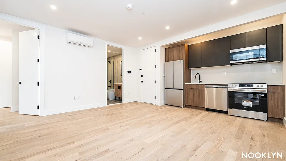 Building Photo - 103 Moore St #3J