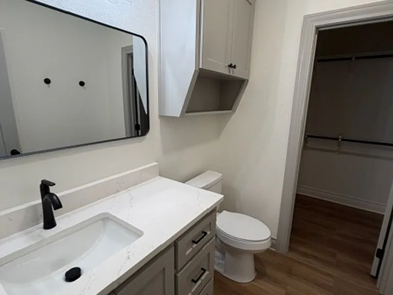 301 Live Oak St — Photo 9
