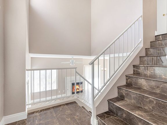 4th image of 527 Meadbury Dr