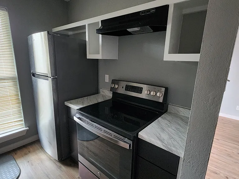 109 E Dean Ave — Photo 6