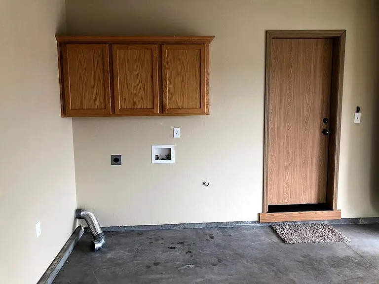 washer and dryer hook-ups (in garage)