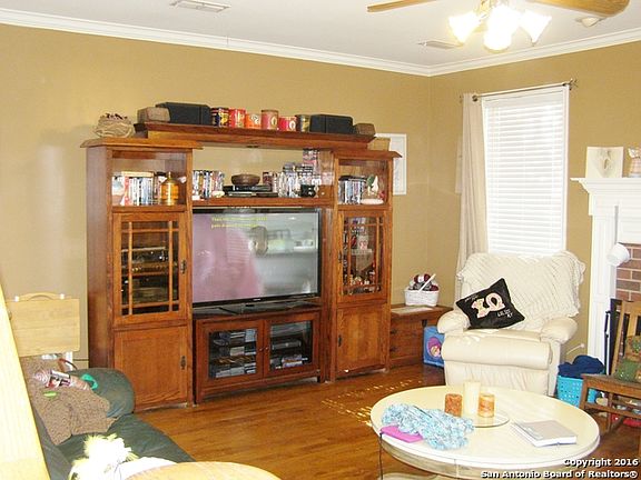 5th image of 229 Whispering Oaks Dr