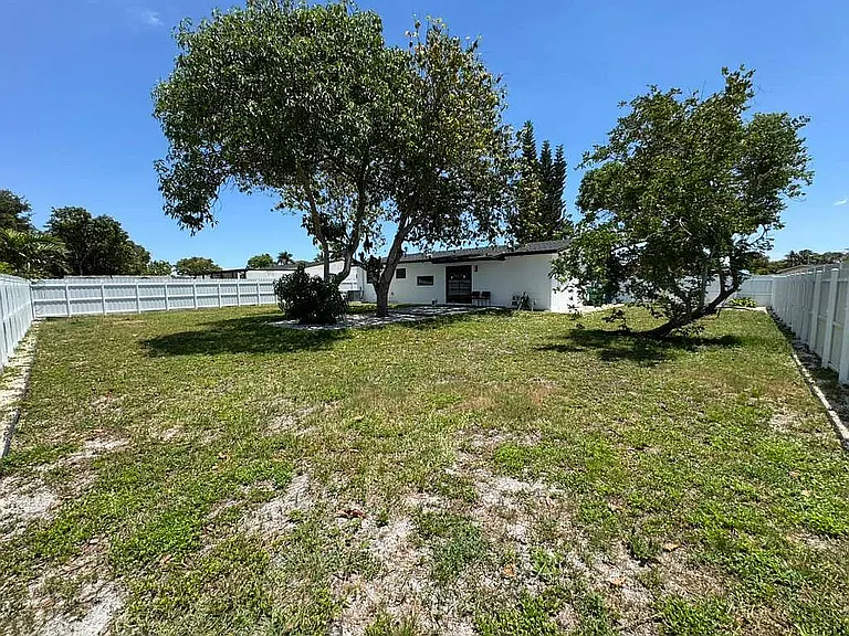 2251 NW 193rd Ter — Photo 12