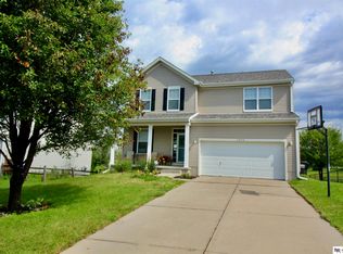 1004 Summit Ridge Dr, Papillion, NE 68046