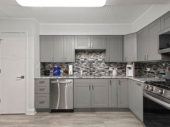 4th image of 10418 S Keating Ave APT 1E
