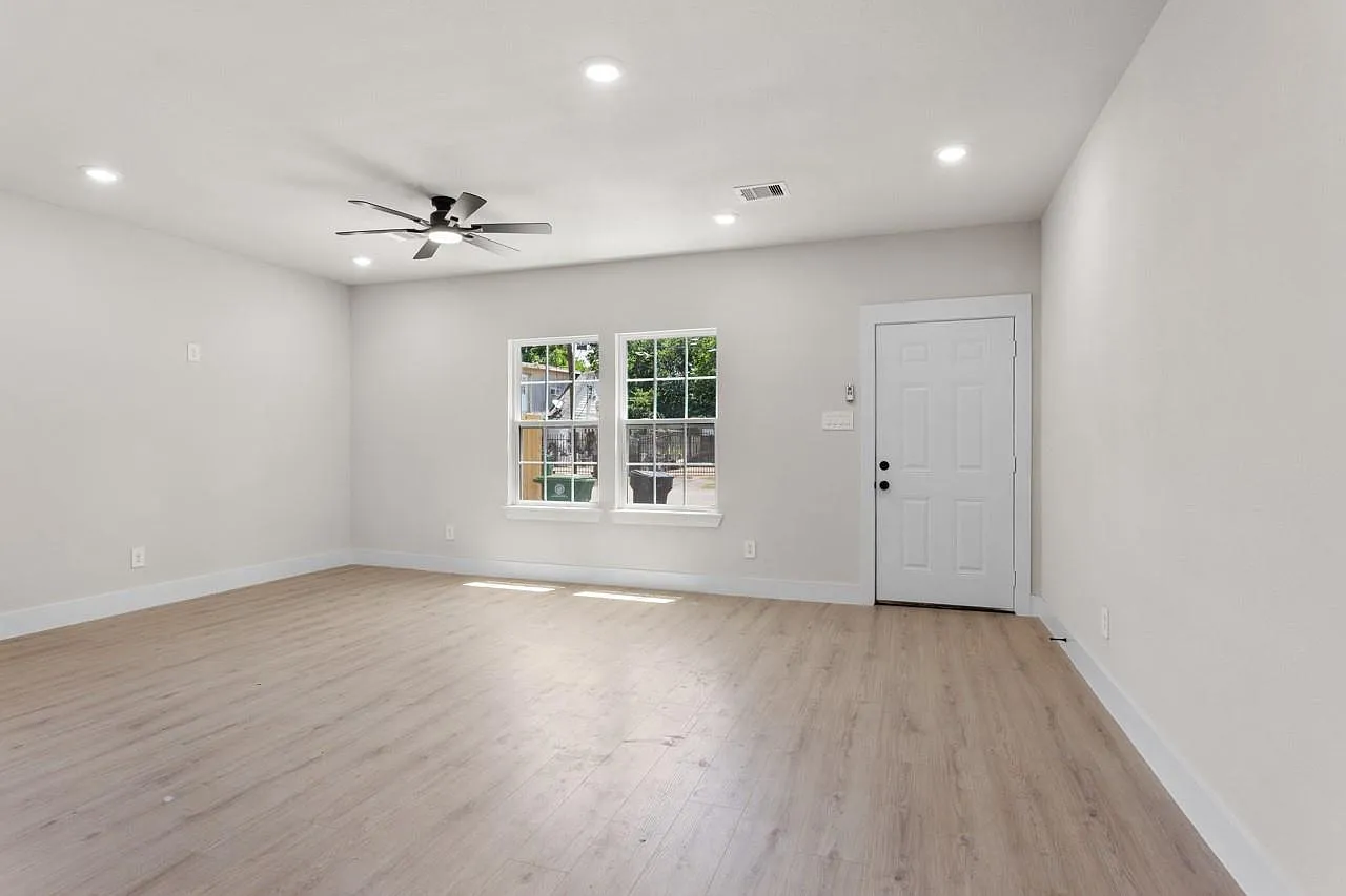 3 bed, 2.0 bath, 1240 sqft, $1,750 — Photo 3