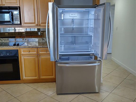 2nd image of 100 S Birch Rd APT 1005D