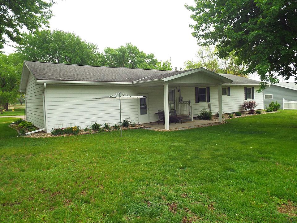 2nd image of 815 11th Ave