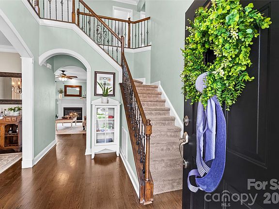 3rd image of 20110 Coachmans Wood Ln