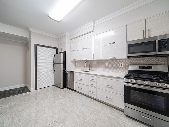 5th image of 186 Kensington Ave #2B