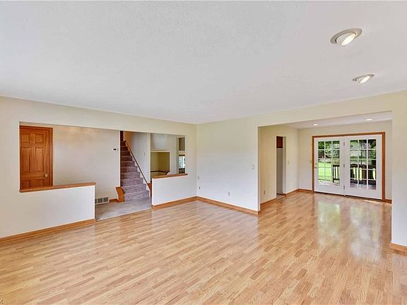 4th image of 15646 Creekwood Ln