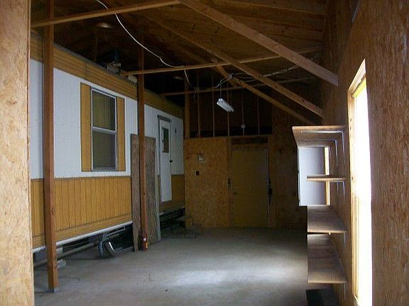 4th image of 2105 Dena Dr