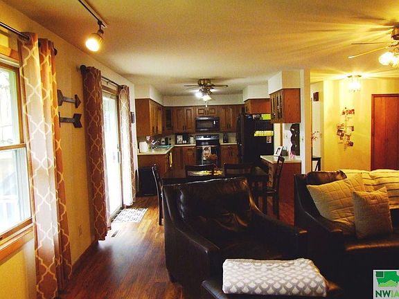 5th image of 805 Meadow Ln