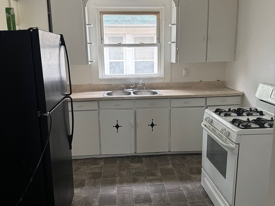 Appliances included