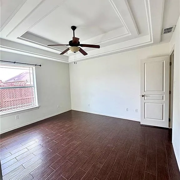 2200 E 27th St — Photo 13