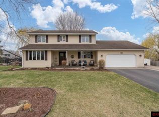 16 Goldfinch Ct, North Mankato, MN 56003