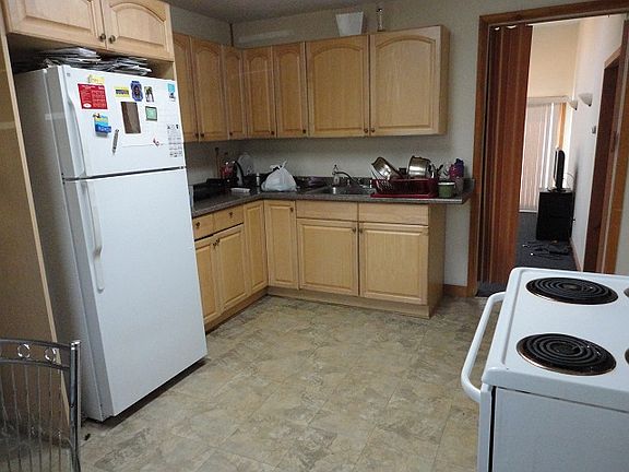 3rd image of 12 Jeanatta Ave