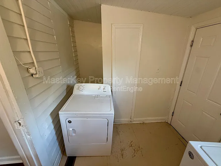 302 Raynor St #B — Photo 13
