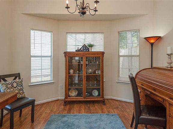 4th image of 804 Millgate Ct