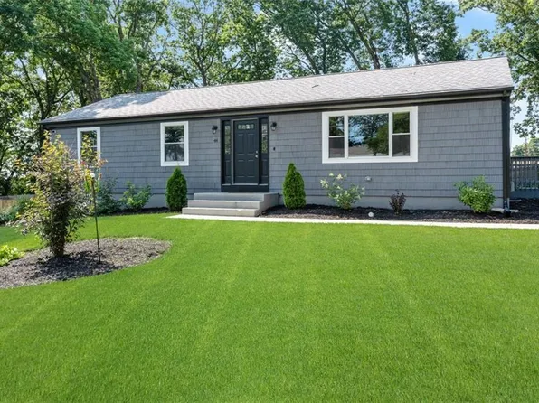 44 Laurel Ln, Cumberland, RI 02864