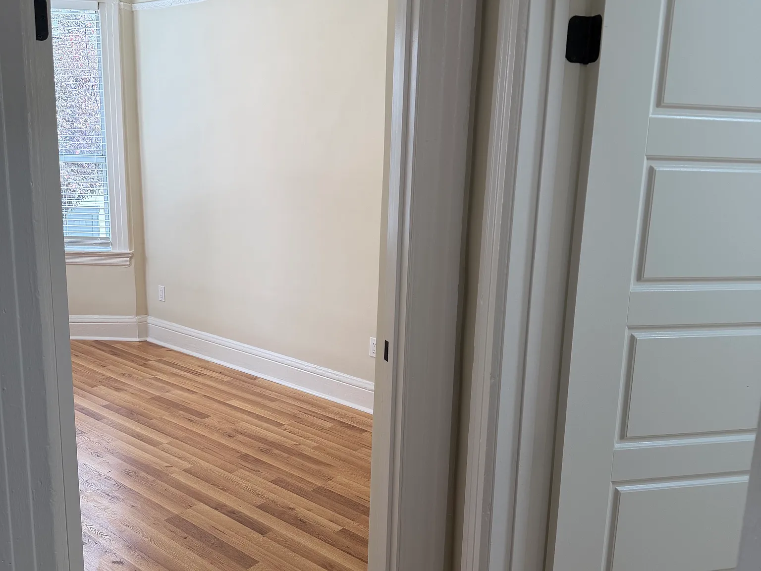 2 bed, 750 sqft, $3,200 — Photo 3