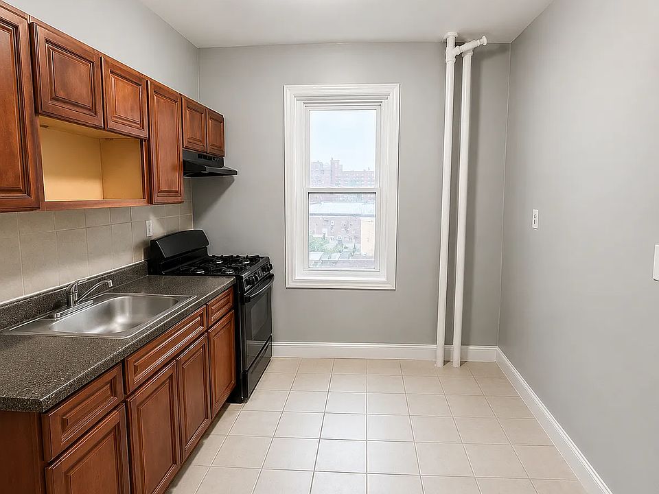 1st image of 327 Roseville Ave #C3