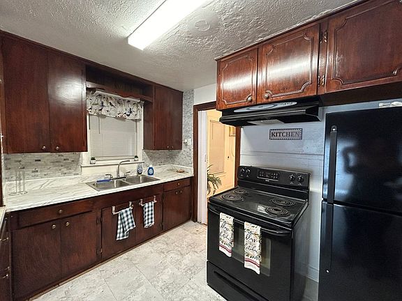 4th image of 230 Hosack Ave