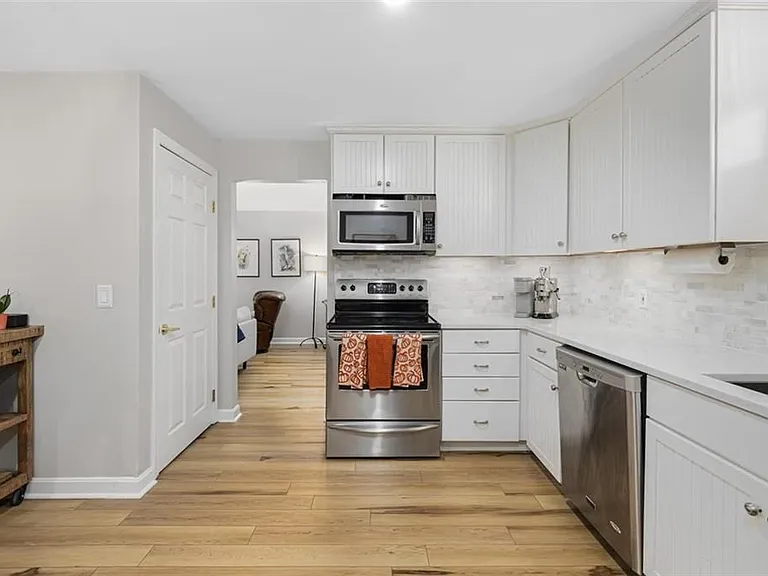 208 Marlborough St #4 — Photo 10