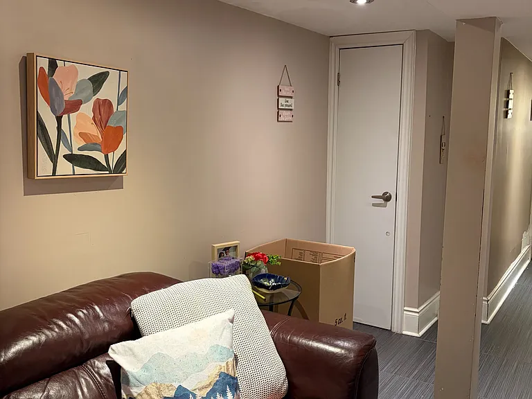 247 Lansdowne Ave #BASEMENT — Photo 13
