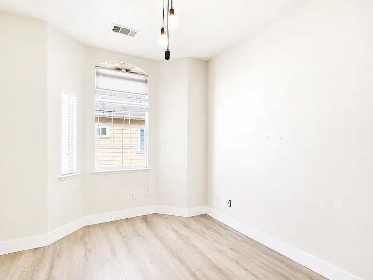 2414 Falk Ct — Photo 7