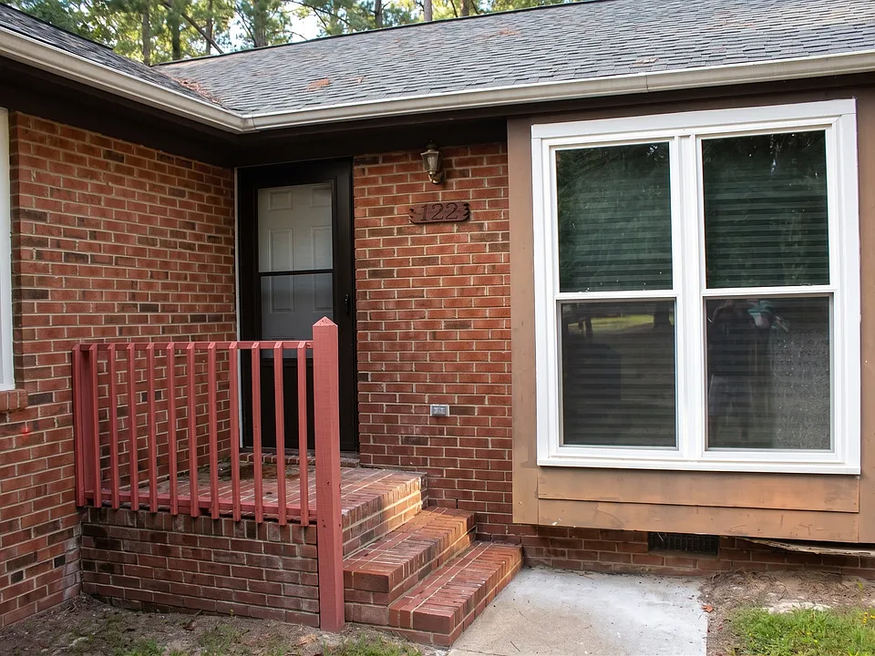 122 Girard Ave