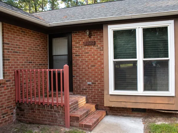 122 Girard Ave, Fayetteville, NC 28311
