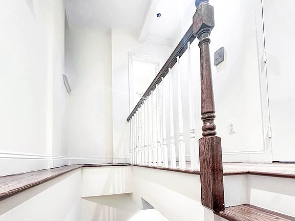 5th image of 332 E 71st St #D