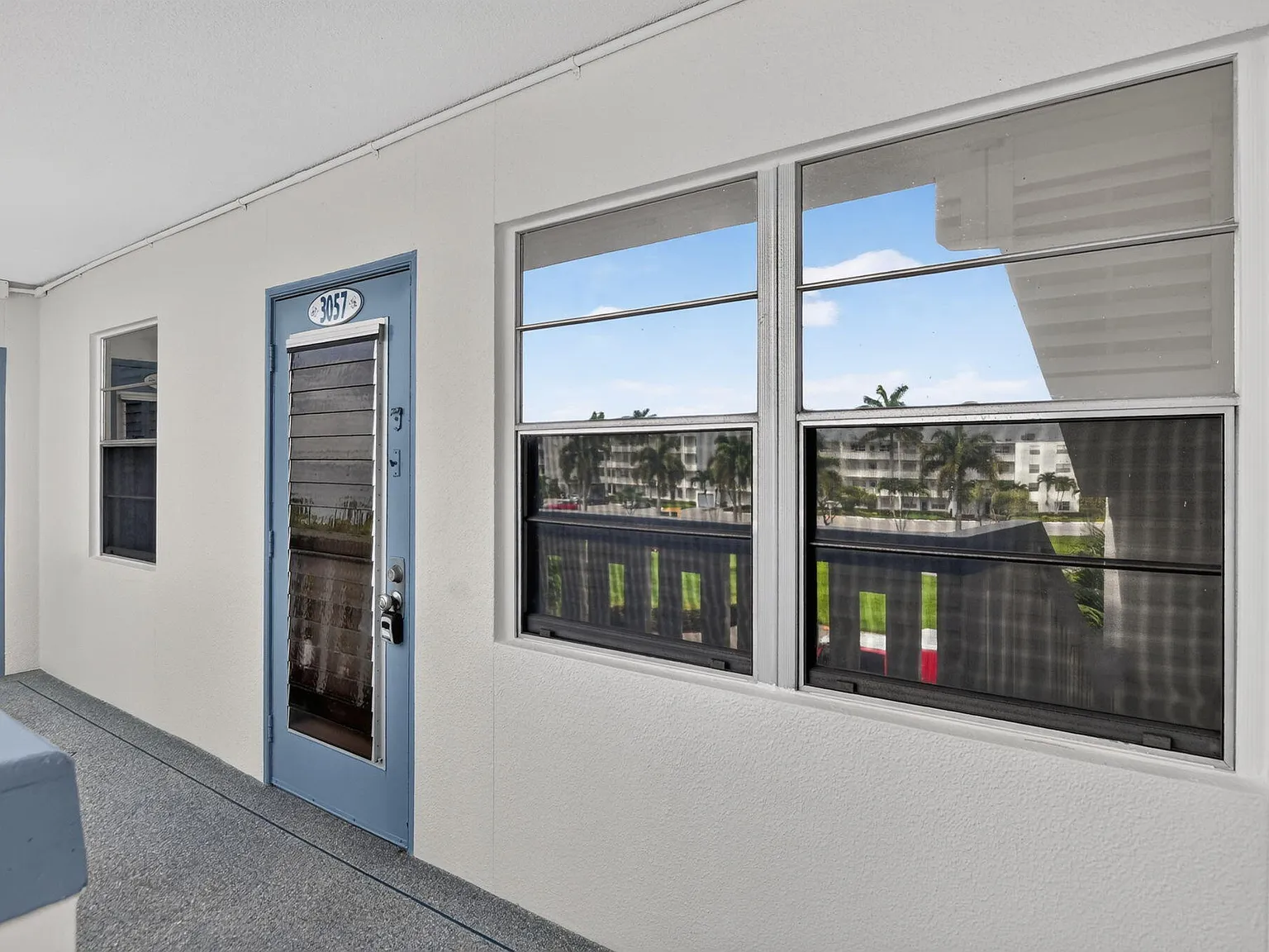 2 bed, 2.0 bath, 916 sqft, $2,299 — Photo 3