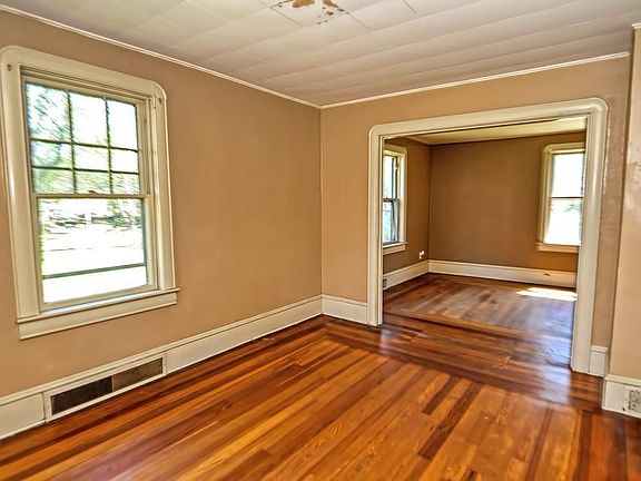 3rd image of 40 Oakland Ave