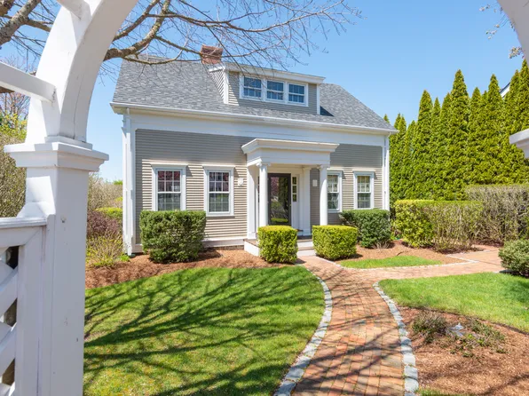 30 Goldfinch Dr, Nantucket, MA 02554