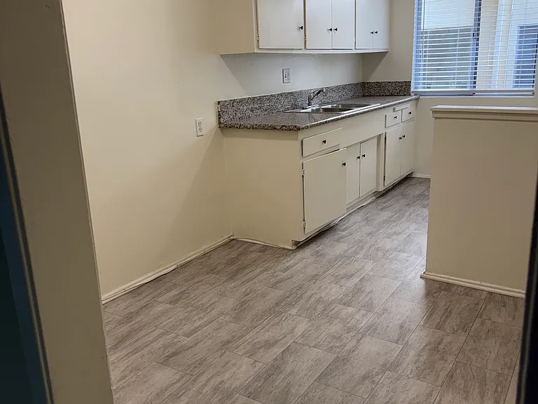 SEP-BUR APARTMENTS — Photo 9