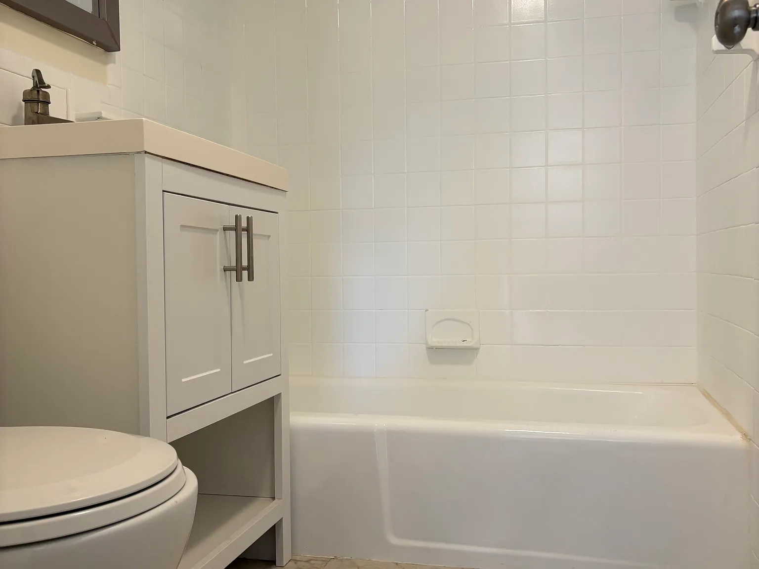2 bed, 720 sqft, $2,700 — Photo 2