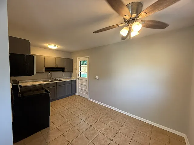 1012 Meadowbrook Blvd — Photo 2