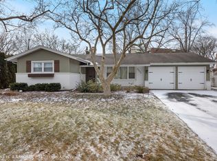6606 Blackstone Dr, Downers Grove, IL 60516