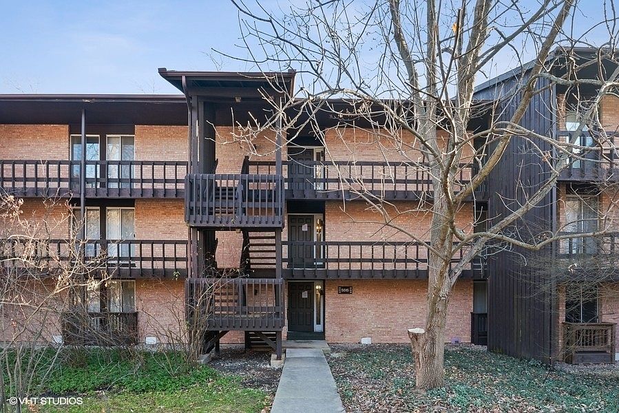 1st image of 5515 Lakeside Dr APT 3D