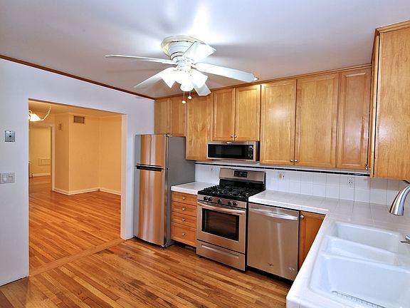 2nd image of 522-1 Carroll Ave