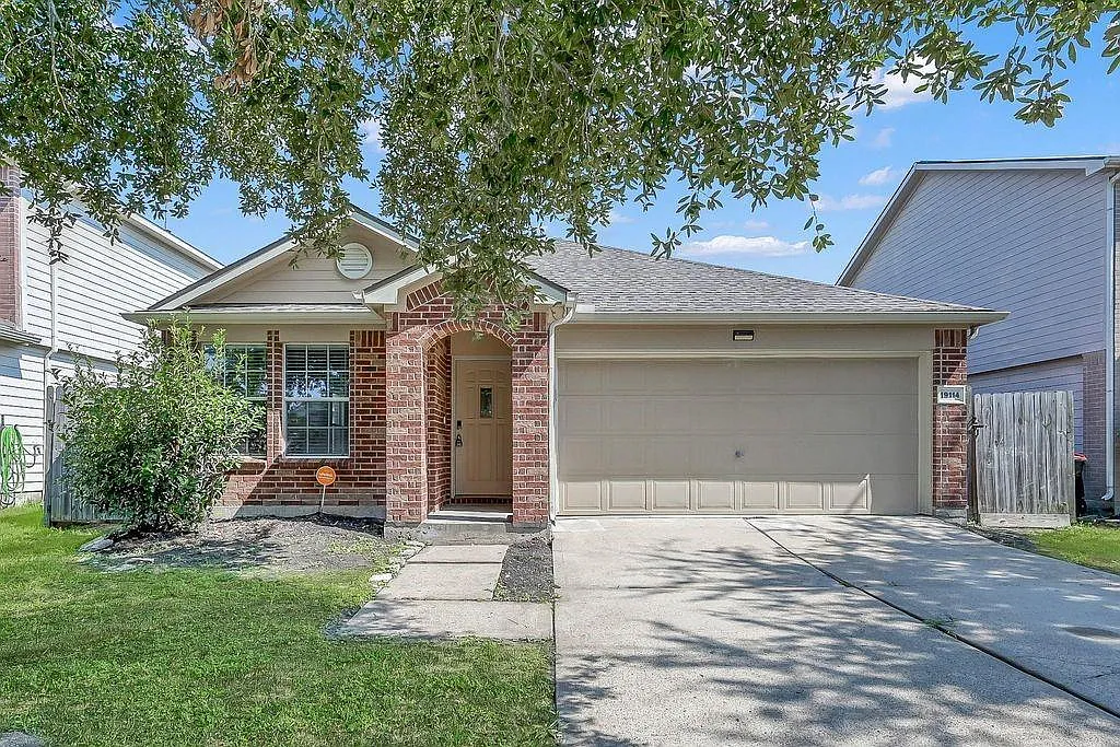 3 bed, 2.0 bath, 1870 sqft, $2,000 — Photo 1