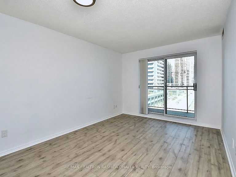 39 Oneida Cres #610 — Photo 13