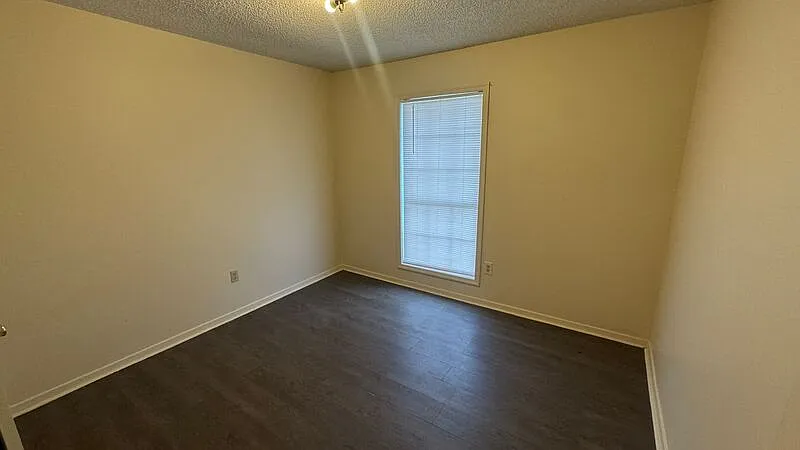 2 bed, 1.5 bath, 1129 sqft, $1,185 — Photo 4